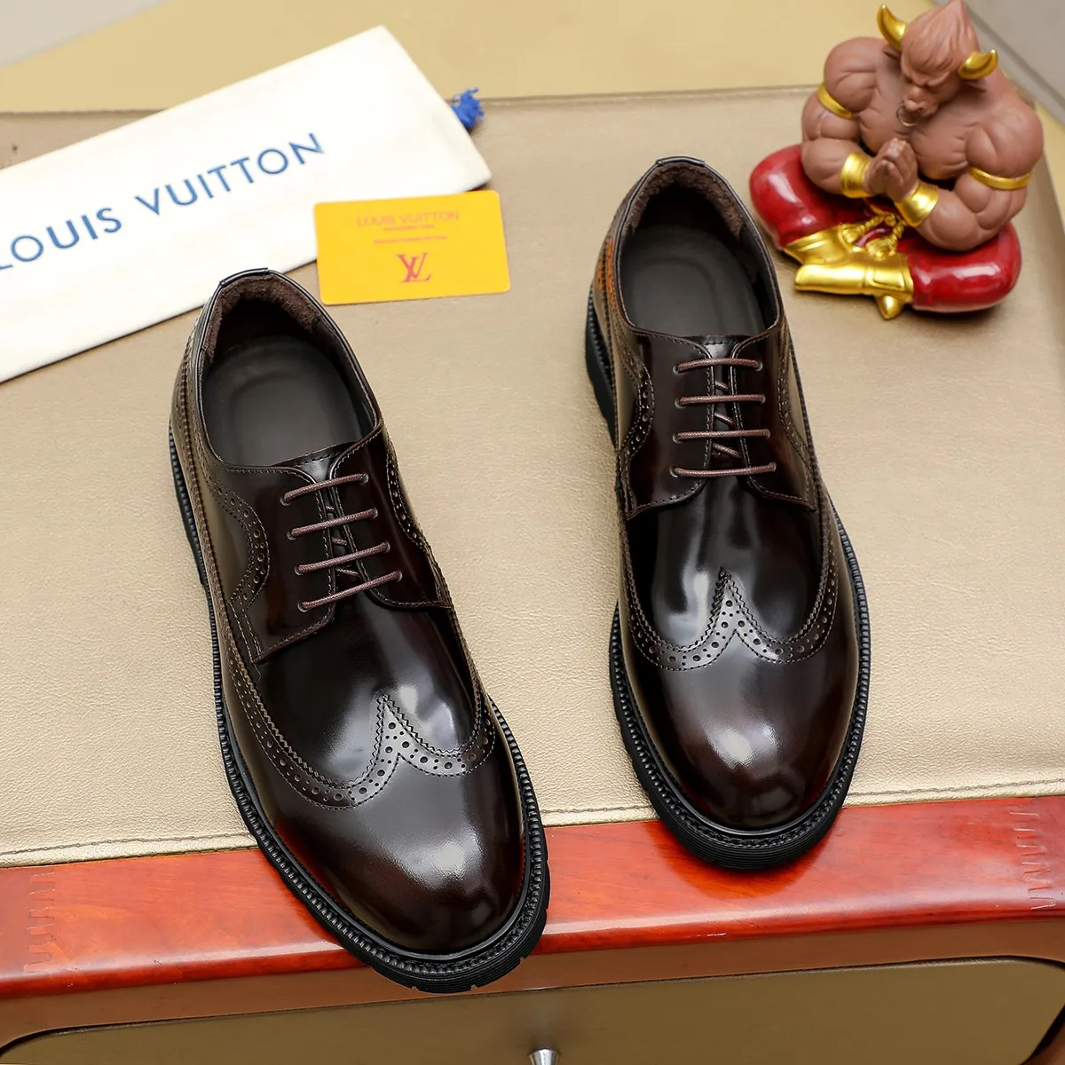 Men's shoes 💰620 💰 Louis Vuitton LV ® Autumn and Winter 🆕 models 🔛Full shoe counter First layer cowhide, 🐂leather lined casual shoes for men, super soft outsole, essential for driving. Counter synchronized original first layer cowhide completely 1:1 mold customization 🌹Top version, 2 colors available! Number: 38-45 (37.46. Customized)
